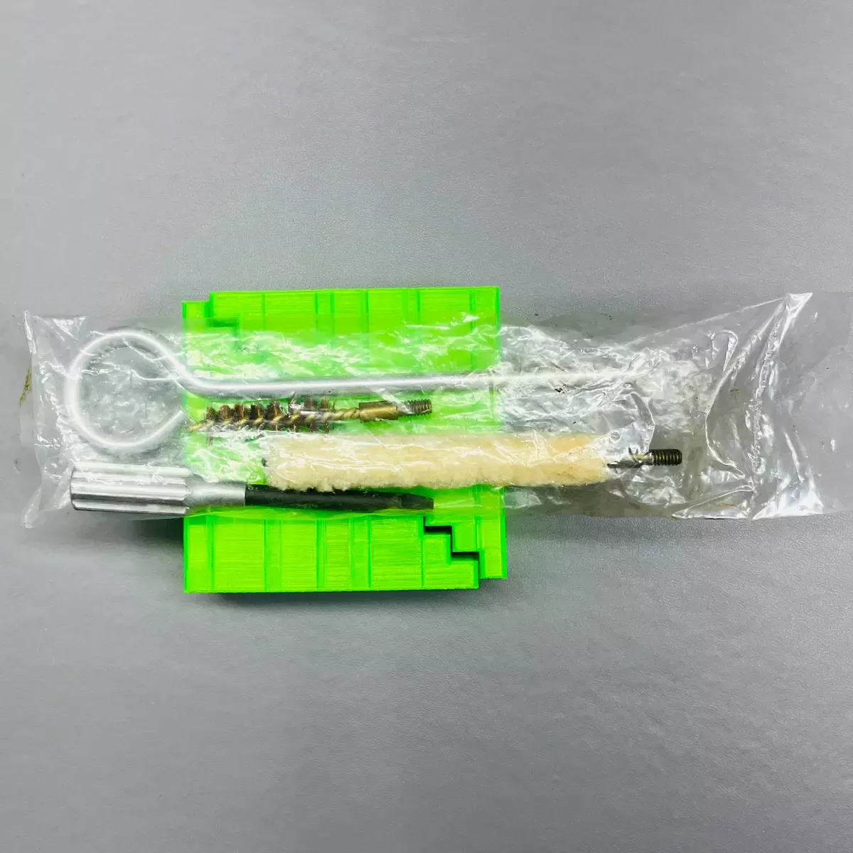 Smith & Wesson Sealed Factory 3.5″ Cleaning kit for 38/357 Revolver